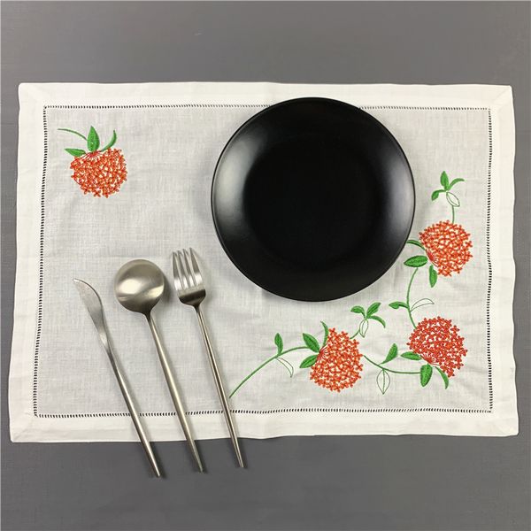 Juego de 12 manteles individuales de lino con vainicas blancas de moda para mesa con flores bordadas para un almuerzo o cena elegante