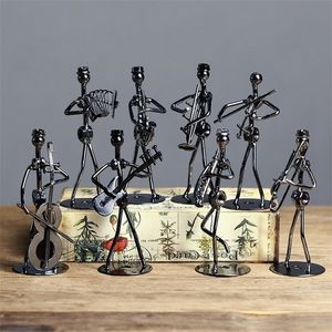 Conjunto de 8 piezas Mini banda escultura instrumento musical estatuilla ornamento Iron Music Man estatuillas decoración del hogar regalo de Navidad T200331