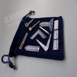 Ensemble de 9 badges d'outils de travail maçonniques bleus différents avec sac en velours maçon maçon Miniature cadeaux de maçon 201125257f