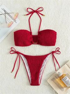 Zet sexy driehoek bikini 2024 vrouwen rood zwart geribbelde push omhoog micro zwempak uitgesneden metalen designer badpak knoop string badkleding