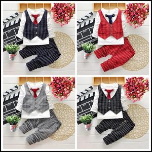 SETS 2015 Hot Boys Gentleman Set 27y Children's Automn Cleits Cleits Vêtements Tenues 4pcs T-shirt + pantalon + gilet à carre