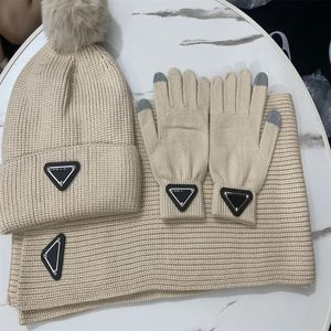 Ensembles 2023 Écharpe de créateur de luxe Glove Glove Set Wink's Winter Hat Scarf Set Trest Trest Hiver Outdoor Fashion Châle Swarf Hat 881CDDF
