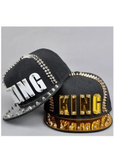 Stelt een acrylbord spike studs in de klinknagel King Baseball Cap Women and Men Street Punk Rock Hiphop Snapback Caps