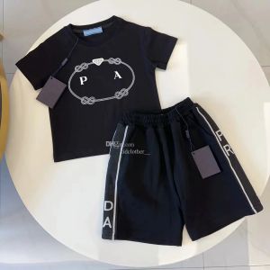 Sets Diseñador de bebés Sets de dos piezas ropa de diseño para niños Camiseta para niños 114 edad chicas de verano Set miércoles 100% algodón cómodo