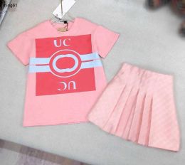 Ensembles Brand Girls Tracksuit Baby Robe Costs Enfant Tshirt Set Taille 100160 Kids Designer Vêtements à manches courtes et jupe janvier
