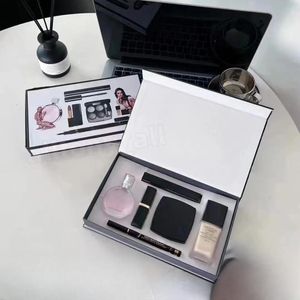 Ensemble de maquillage de marque Set Perfume Lipsticks Eyeliner Mascara Foundation 6 en 1 avec Box Lips Cosmetics Kit For Women