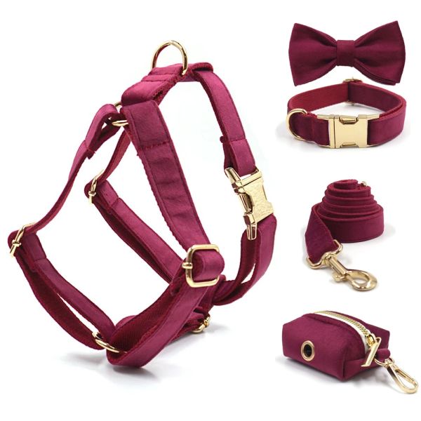 Ensembles collier de chien en velours bordeaux, harnais personnalisé en métal épais pour animaux de compagnie, collier à nœud papillon, ensemble de laisse avec sac à excréments, cadeau de luxe pour chien