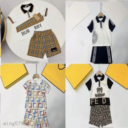 Sets Diseñador Polo Suit Summer Algodón de algodón de alta calidad Ropa para niños con pantalones cortos, traje deportivo para niños antiRuitreos, tamaños de 90150 cm