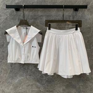 Sets voor dames outfits 2 -stuk set miui rok set zomer nieuwe marine stijl kort mouwloos shirt wit geplooide rokpak