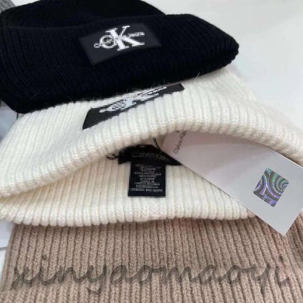 Ensembles Chapeaux Echarpes Ensembles 2023ss Chapeau tricoté pour femme de marque de mode C K Designer Beanie Cap officiel synchrone original unique 1 chapeau chaud