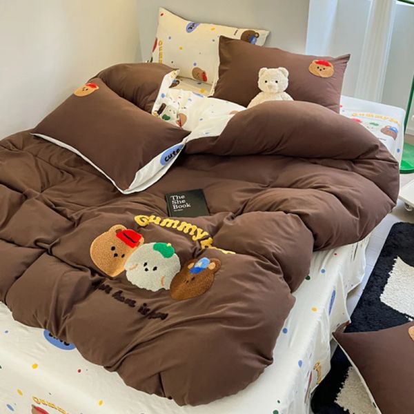 Sets Mocha Bear Bordado Capas de cama Twin Queen Dórmido Cubierto de almohadas para niños para niños Camilla plana linda cubierta de edredón kawaii