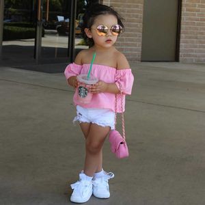 Sets New Fashion Children Girls Clothing Off Shoulder Crops Pink Hole Pinteos pantalones pantalones cortos de mezclilla Jean para niños