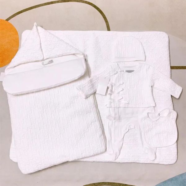 Conjuntos nuevo conjunto de pelele blanco para bebé + babero + sombrero para bebé niña conjunto de ropa de mameluco monos para bebés recién nacidos