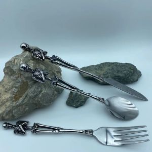 Ensembles en acier inoxydable Skull Men Fork and Spoon Jewelry Accessoires Personnalité Charme de mode Titane unique pour le dîner en cadeau