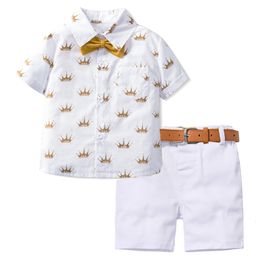 Sets Suits Summer Kids Boys Formal Outfit Suit Crown Gedrukt shirt met boog leren riemjongen Verjaardagsfeestjes Set 1 2 3 4 5 6 jaar 230508
