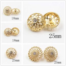 Nociones de costura Herramientas 10 piezas / lote estilo hueco botones de metal oro ropa suéteres chaquetas camisas decorativas botón accesorios DIY JS-0278 P230523