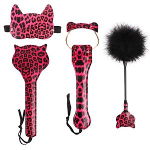 Seksspeeltje Massager 4-delig Bdsm-kit bondageboeienset inclusief blinddoek spanking peddels en verenkietelen volwassen speelgoed voor vrouwen spelen