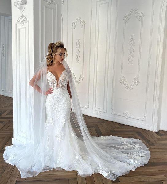 Appliques sexy dentelle profonde col en V robe de mariée sirène sans manches perles perles dos nu bretelles spaghetti trompette robes de mariée avec voile ensemble