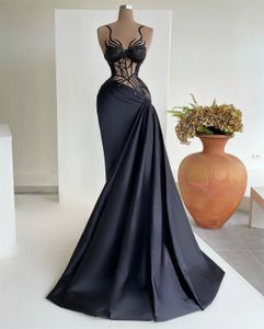 Sexy Arabische prom -jurken Zwart lovertjes Lace Appliques kralen Illusie Zie door satijnen mouwloze avondjurk Mermaid Formele feestjurken