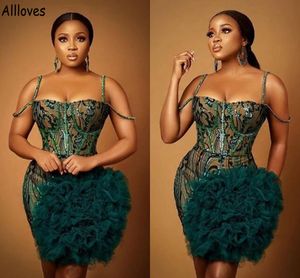 Sexy Aso Ebi Robes De Cocktail De Bal Courtes Pour Les Filles Noires Vert Foncé Paillettes Dentelle Volants Bretelles Spaghetti Tenue De Soirée Formelle Mini Robe Club Robe de Soirée CL1200