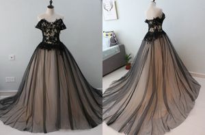 Sexy zwarte gotische trouwjurken van de schouder met mouwen applique champagne innerlijke kralen een lijn tule goedkope echte foto's bruidsjurken