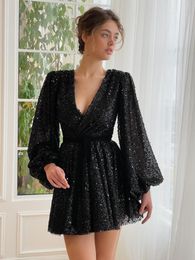 Robes de bal sexy noires Illusion manches longues paillettes cocktail mini robe de bal courte