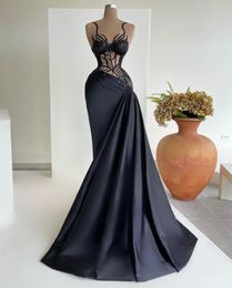 Sexy sirena negra vestidos de baile con cuentas deshuesados ilusión cuello mujeres vestidos barrido tren satén vestido de noche formal