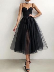 Sexy zwarte partij jurken spaghetti riemen thee lengte a-lijn homecoming jurk gewaad de soiree voor vrouwen op maat gemaakt