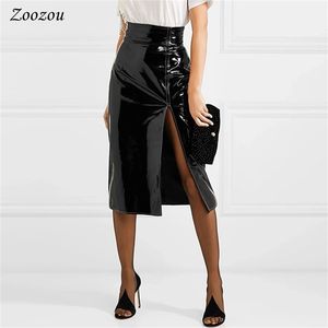 Sexy Black Split Side Patent Lederen Potlood Rok Dames Hoge Taille Knielengte Elegante Kantoor Dame Latex Custom 210619