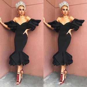 Sexy thé noir longueur épaules dénudées robes de soirée de bal volants à manches courtes robe de soirée courte robe de Cocktail en Satin pour femmes