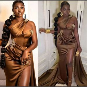 Sexy Brown Satin Mermaid Vestidos de graduación de ASO EBI SALA UNA ESCAR LA ESCAR LA ESCAR LA PARTE DE LA PARTA DEL TREN SUCHO SUCE ROBE DE