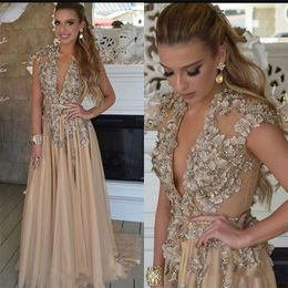 Sexy Diepe V-hals 2019 Prom Dresses 3D Floral Geappliceerd Kant Avondjurken Saoedi-Arabische Cap Mouwen Formele Feestjurk Plus Size