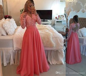 Sexy elegante roze kant prom jurken avondjurken mode backless lange mouwen voor tieners V-hals A-lijn bedekte knop Vestidos de Fiesta