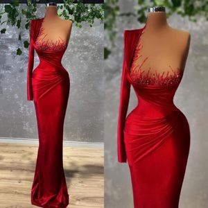 Sexy elegante plus size rood zeemeermin prom jurken een schouder lange mouw voor vrouwen plooien vloeren lengte avond optocht jurken aangepaste mad 300g