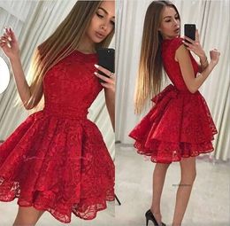 Sexy Elegant Red Lace une ligne Homecoming en couches basses à archet basse courte courte des robes de queue de bal robe robe de mariee 0509