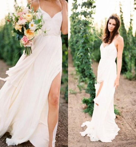 Vestidos de compromiso sexys Vestidos de novia de espagueti de la playa de jardín sin espalda con tacha de espagua de chifón que fluyen con trajes de novia con división y barrido TRA8749379