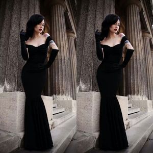 Sexy avond fluwelen jurken gemonteerde zeemeermin van de schouder mouwloze trompet vloer lengte op maat gemaakte goedkope zwarte prom feestjes gothic
