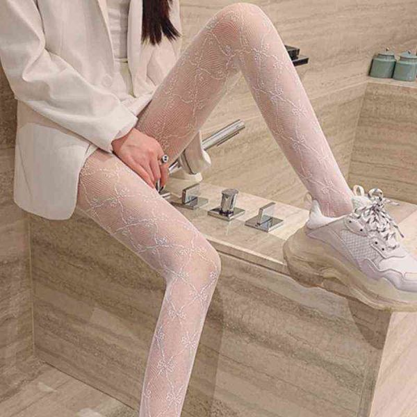 Sexy Girl Mesh Collants Creux Article Lettre Classique Soie Bas Femmes Filles Noir Blanc Arc Bas Collants Femme Collants Y1119