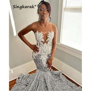 Sexy glitter Sier Diamonds Prom Dresses Sheer Neck Crystal kralen Pailletten feestjurk speciale avondjurken Court Train