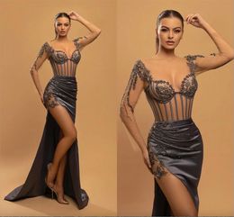 Sexy grijze hoge split jurken pure illusie met lange mouwen lijfje kan kant -appliqued avond prom jurken corset dames feest ocn vestidos