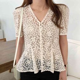 Sexy Kanten Blusa Vrouwen Transparante Sólido Hollow Out Blusas Mujer V-hals Bladerdeeg Mouw Zomer Camisas Chic 210512