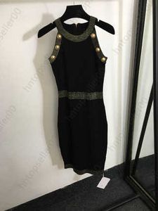 Sexy Knit Veste Robe Vêtements Designer Femmes Robe Fixe Bouton D'épaule Conception Sans Manches Hanche Slim Gilet En Tricot Robes Pour Femme Vêtements