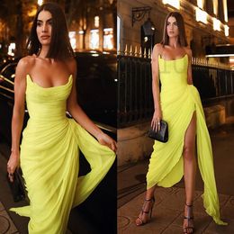 Sexy amarillo limón 3D gasa plisada vestidos De noche 2022 mujeres árabes saudíes sin tirantes con abertura lateral vestidos De fiesta De graduación bata De noche V253M