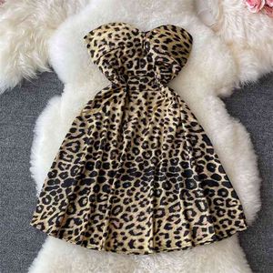 Sexy Leopard Print Strapless Mini Jurk Mode Zomer Dames Gewatteerde Mouwloze Hoge Taille A-lijn Party Club Vestidos 210603