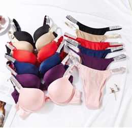 Lettre sexy en forme de sous-vêtements Brief Push up Bra and Panty 2 pièces pour femmes lingerie bikini set motion Design Sex Appeal 1123ess