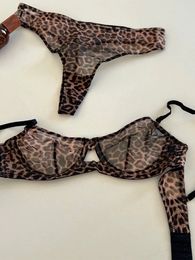 Informe de lencería sexy set de sujetador de sujetador de leopardo leopardo malla pura ropa interior ultra delgada tanga bralette grande con traje de pantalones 240425