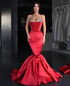 Sexy longue rouge perlée satin robes de bal sirène bretelles spaghetti balayage train plis robe de soirée formelle robes de soirée pour les femmes