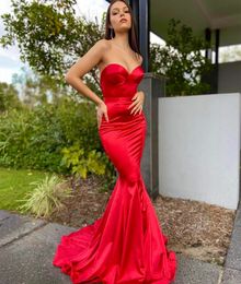 Sexy Long Red Satin Sweetheart Prom Dresses Mermaid Mouwloze Sweep Train Zipper Back Back Prom -jurken voor vrouwen