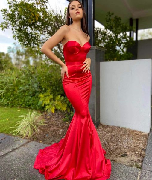 Sexy Long Red Satin Sweetheart Dress Prom Dresses Mermaid sin mangas Sweing Train Train Back Dresses de fiesta para mujeres