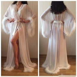 Sexy À Manches Longues Sheer Demoiselle D'honneur Mariée Wraps Avec Des Plumes Personnalisé Soie Satin Peignoir Robe De Soirée De Mariage Pour Les Femmes Étage Longueur S2246